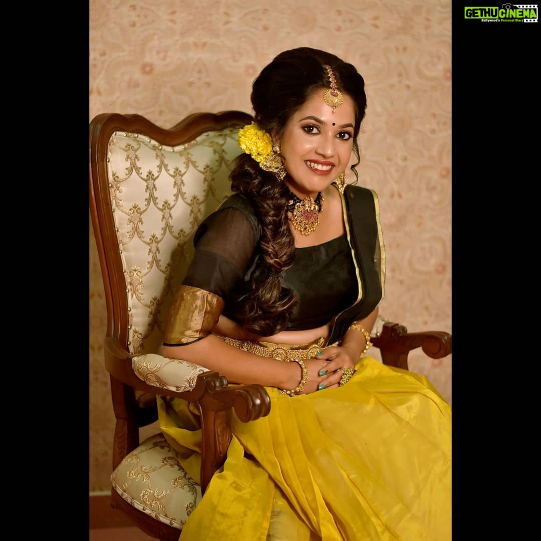 Amrutha Nair Instagram - ഓർമ്മകൾ ജീവിതത്തിൽ നിന്നും പടിയിറങ്ങി പോകുന്ന ഓരോ നിമിഷവും നാളത്തെ സന്തോഷത്തിന്റെയും സങ്കടകളുടെയും ഓർമകളാകുന്നു... ❤ Pic @dulkifil_photography Costume @thiruvathira_makeover_studio_ MUA @thiruvathira_makeover_studio_ Jewelry @nidhisai_jewellery Trivandrum, India