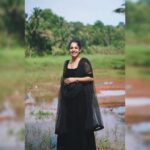 Amrutha Nair Instagram - 300k Family ❤❤❤❤Thank u all❤❤❤😘😘😘😘😘😘😘 Pic @vipinjkumar Outfit @yaradesigners Thiruvananthapuram, Kerala, India