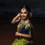 Amrutha Nair Instagram - പുഞ്ചിരിയാൽ നീയെഴുതിയ ചരിതത്തിൽ ചായങ്ങൾ മൗനം കൊണ്ട് പൂർണതയേകി❤❤ Pic @colorpadam_photography @vipinjkumar MUA @blushingtone_beauty_salon Trivandrum, India