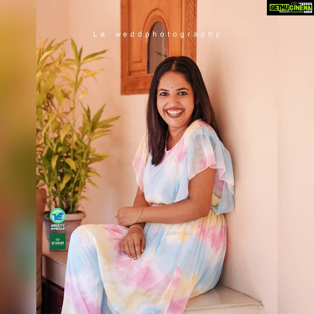 Amrutha Nair Instagram - "The greatest selfie is a peaceful smile, that always sees the world smiling back" ππ π @zays_big_little shoot for @varietymedia_ πΈ @mujeeb_rahman_lewedd @lewedd_photography Thiruvananthapuram, Kerala, India