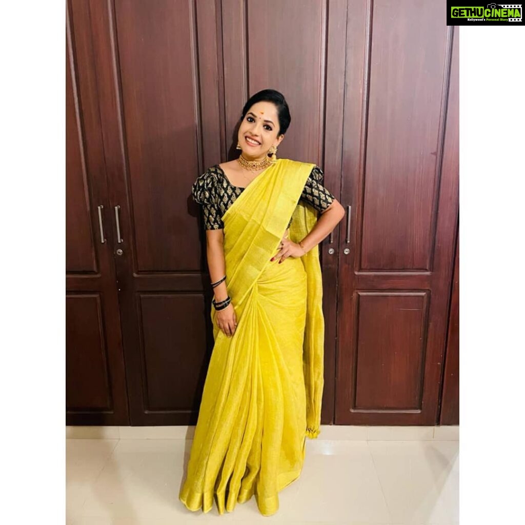 Amrutha Nair Instagram - ❤Stay Happy ❤😘 Saree @kf_online_store_ Trivandrum, India