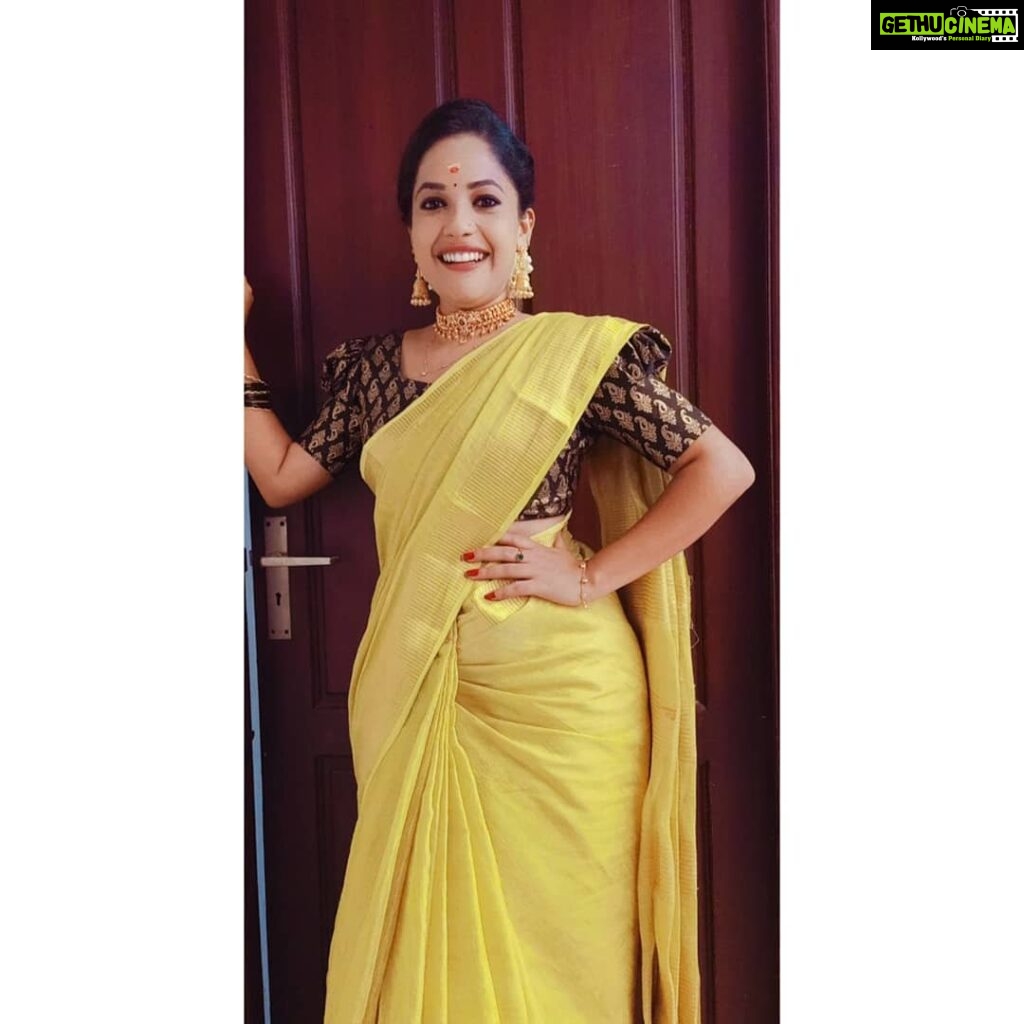 Amrutha Nair Instagram - ❤Stay Happy ❤😘 Saree @kf_online_store_ Trivandrum, India
