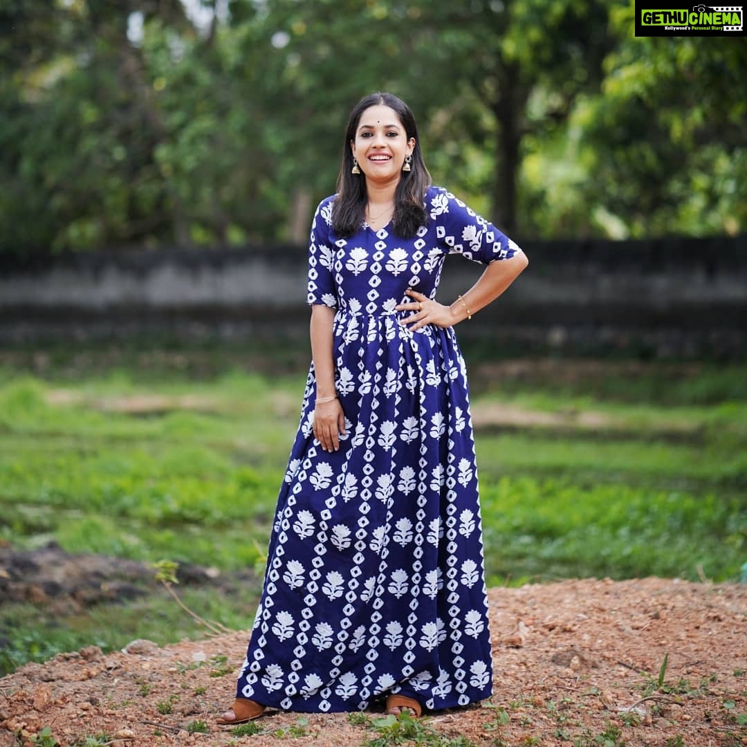 Amrutha Nair Instagram - A simple formula for a Happy life, Never try to defeat *ANYONE*, just try to Win *EVERYONE,* Don't laugh *At* anyone, But Laugh *WITH* Everyone π π @glammizo Thiruvananthapuram, Kerala, India