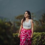Amrutha Nair Instagram - “Too glam to give a damn.” Location @dreamcatchermunnar