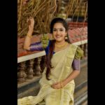 Amrutha Nair Instagram - നിന്റെ തിരുനടയിൽ നറു നെയ്തിരിക്കതിരായ് ആരുമാറിയാതെ എന്നും വീണെരിഞ്ഞീടാം...🥰🥰 Saree @kerala_bygone_fashion Mua @thiruvathira_makeover_studio_ Pic @dulkifil_photography Styling @_say_hello_to_amal_ Chirayankeezhu
