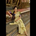 Amrutha Nair Instagram - നിന്റെ തിരുനടയിൽ നറു നെയ്തിരിക്കതിരായ് ആരുമാറിയാതെ എന്നും വീണെരിഞ്ഞീടാം...🥰🥰 Saree @kerala_bygone_fashion Mua @thiruvathira_makeover_studio_ Pic @dulkifil_photography Styling @_say_hello_to_amal_ Chirayankeezhu