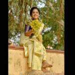 Amrutha Nair Instagram - മനസ്സിൽ നിറയെ കണിക്കൊന്നകൾ വിരിയിച്ച് കൊണ്ട് വീണ്ടും ഒരു വിഷു വരവായി....😍😍 Saree @kerala_bygone_fashion MUA @thiruvathira_makeover_studio_ PIC @dulkifil_photography Sarkara Devi Temple