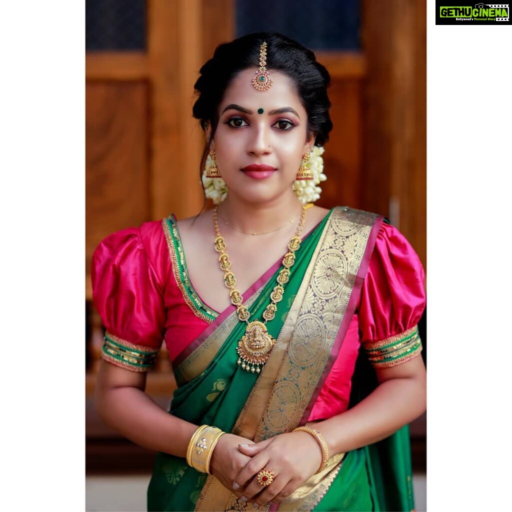 Amrutha Nair Instagram - 250K FAMILY ❤❤❤❤❤❤THANK YOU ALL❤🥰😘😘😘😘😘😘😘😘😘😘😘 saree @anoma_clothing MUA @ashtamudi_wellness Jewelry @alapatt.jewellers Thiruvananthapuram, Kerala, India