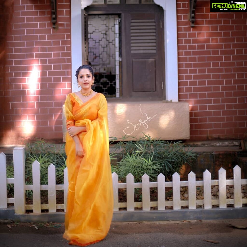 Amrutha Nair Instagram - 🧡🧡 Saree @brand_nithara_ MUA @blushingtone_beauty_salon Pic @syam_muralee_photography Accessories @storybox.jewels Thiruvananthapuram, Kerala, India