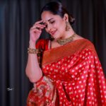 Anasuya Bharadwaj Instagram - Sometimes I am the Sun. Sometimes I am the Moon. But, I am always the Light. For the Grand launch of @thevallisilks in Rajamundhry ❤️ @thevallisilks 🥻 @lorifinejewellery 👑 @rishi_chowdary 😍 @makeupbysiva 💄 @telusivakrishna 🎀 @sunny_photography143 @santhosh__photography__ 📸
