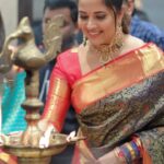 Anasuya Bharadwaj Instagram - Thank you Ongole!! You were “Mass”ive!!! Taking back all your love and energy locked forever in my heart ♥️ @swathishoppingmall 🥻 @sreemukhi.mekala 😊 @lorifinejewellery 👑 @makeupbysiva 💄 @telusivakrishna 👱‍♀️ @karthik12340 ☕️ @umediaentartainments 🚨 @kalyansunkara 👨‍💼 @snaplica_official 🎥
