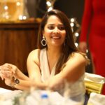Anasuya Bharadwaj Instagram - ‘Twas Wine’o clock yesterday @asvada.winetasting 🥂 I am fine when with wine.. else I whine 😄 🍷 Thank you for having me over @mekalachandramukhi @sreemukhi.mekala !! I had some good wine education !! May you flourish as the finest of wine masters soon 🧿❤️