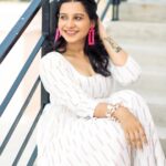 Angana Roy Instagram – In bliss with white. 🤍

So proud of my girl @shreemabhattacherjee for coming up with her label, congratulations to you and your team. ❤️
Simple yet fun clothing!

Behind the lens : @oindrilabhol ❤️

Earrings : @alittleextra.co.in

@the_nud_official

#nud #designerdress #whitedress #loveforwhite #mood #aestheticedits #fridaymood #fridaypost #afternoons #moodygrams #anganaroy #photoshoot #shorthairstyle #artsy #stairs #newpost #endoftheweek #lovefromA