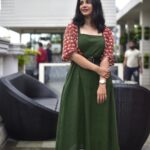 Angana Roy Instagram – Hello! Remember me?

@hoichoi.tv @missingscrw @sahanaroh 
@ishaasaha_official @paayelsarkar @oishorjoe 

💛

#hellorememberme #hoichoi #soul #decor #lounge #throwback #tbt #thursdays #thursdaypost #designerwear #casualoutfit #casualwear #rooftop