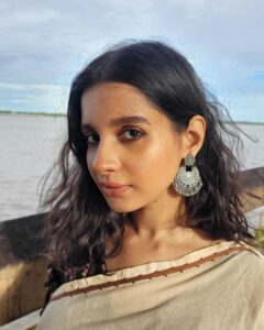 Angana Roy Instagram - Wishing you a very Happy Diwali and Subho Kali Pujo. 💛 Let's take a pledge for a safe and Green Diwali. Love and Light.💫 #diwali #kalipujo #festivities #indianattire #greendiwali #bengal #bangaliana #maakali #festivities #messyhair #goddessenergy #chotidiwali #mondayvibes #october #loveandlight