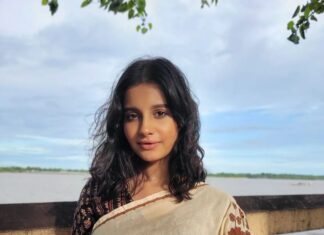Angana Roy Instagram - Wishing you a very Happy Diwali and Subho Kali Pujo. 💛 Let's take a pledge for a safe and Green Diwali. Love and Light.💫 #diwali #kalipujo #festivities #indianattire #greendiwali #bengal #bangaliana #maakali #festivities #messyhair #goddessenergy #chotidiwali #mondayvibes #october #loveandlight