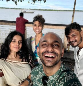 Angana Roy Instagram - শুভ বিজয়া দশমী। 
আসছে বছর আবার হবে 💫❤️

#dashami #durgapuja #maadurga #bijoya #october #ichhamati #river #riverside #riversideview #sareelove #designersarees #lightandshadows #daylight #sunsetpic #igdaily #lovefromA #anganaroy #loveandlight