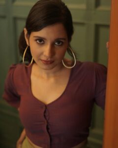 Angana Roy Instagram - 🌸🌸

For @sreyashirakadas 💫
📸 @santanu_biswas 

#wednesday #septemeber #lovefromA #hoopsgirl #fashionshoot #hairstyles #shorthair #moodlighting #blushpink #pujoshoot #pujocollection #designerwear #golden #anganaroy #kolkata_igers #kolkatagram