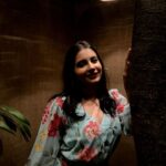 Angana Roy Instagram - Between liight and shadows 📸@___sagardweepdeb___ #lightandshadow #nightphotography #cafedesign #cafedecor #lookingforward #lookoftheday #postoftheday #postoftheweek #makeuponfleek #floraldress #mondaypost #december #winterfashion
