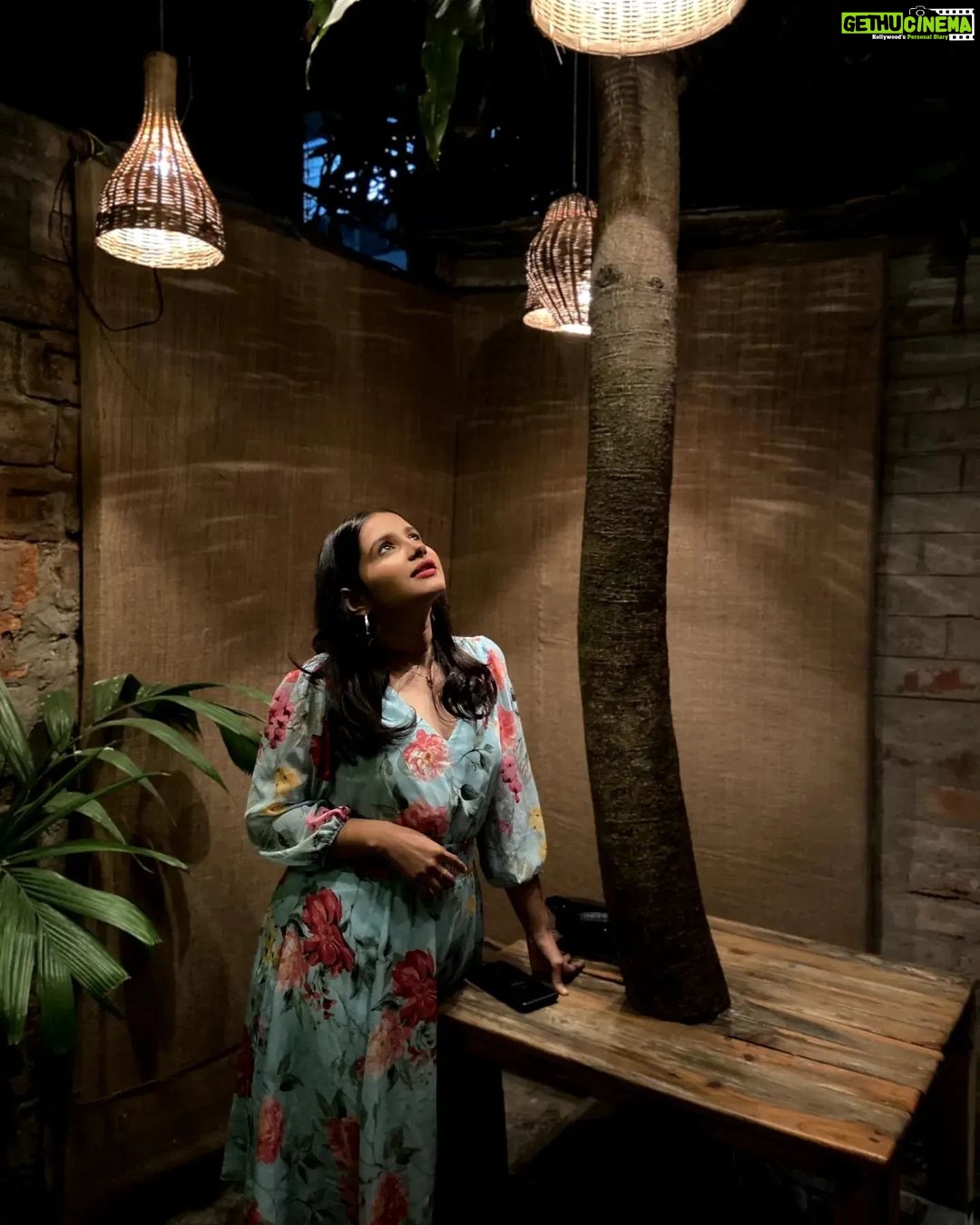 Angana Roy Instagram - Between liight and shadows ๐ธ@___sagardweepdeb___ #lightandshadow #nightphotography #cafedesign #cafedecor #lookingforward #lookoftheday #postoftheday #postoftheweek #makeuponfleek #floraldress #mondaypost #december #winterfashion