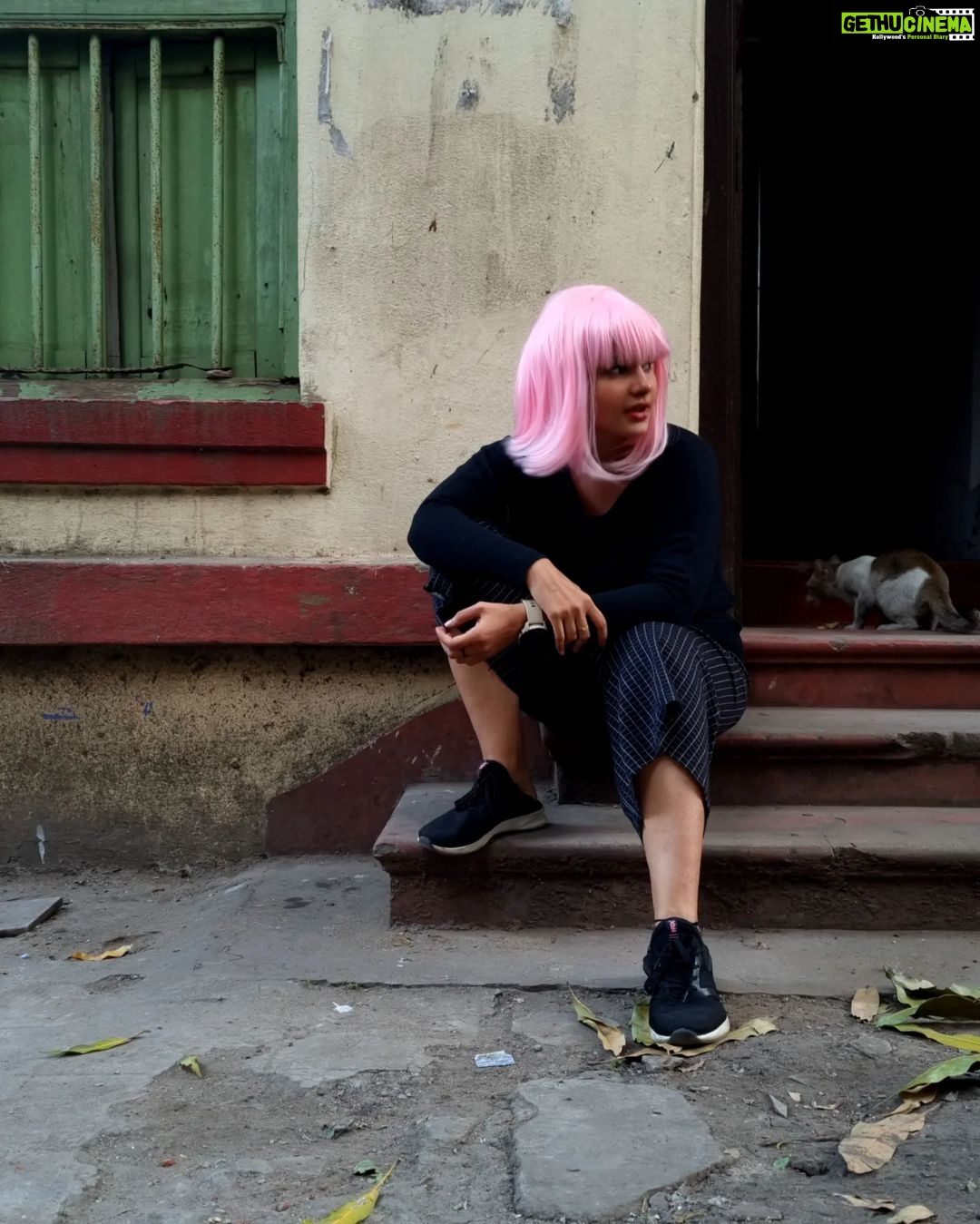 Angana Roy Instagram - Imma call her Candace. Picture and wig courtesy @nehasharmma :P 💜 Beautiful hoop earrings by @rubibyritika #candyflosshair #candace #pinkwig #aesthetic #artsy #wednesdayvibes #wednesdaypost #wigs #funk #oldwindows #igfashion #randomclick #chic #sorandom #blackpink #windows #pinkhair #candyshop #catsofinstagram #kolkatagram #haircolor