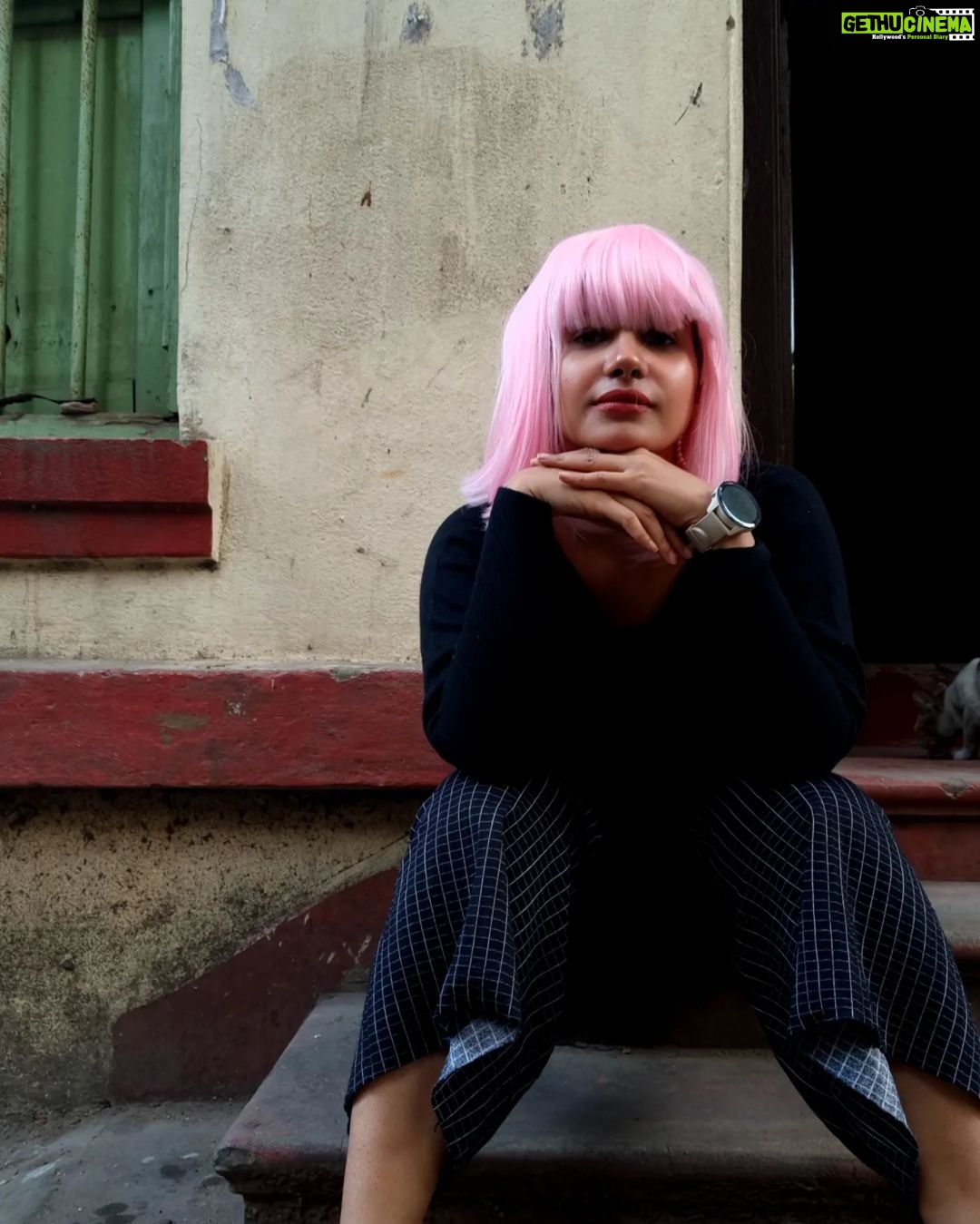 Angana Roy Instagram - Imma call her Candace. Picture and wig courtesy @nehasharmma :P 💜 Beautiful hoop earrings by @rubibyritika #candyflosshair #candace #pinkwig #aesthetic #artsy #wednesdayvibes #wednesdaypost #wigs #funk #oldwindows #igfashion #randomclick #chic #sorandom #blackpink #windows #pinkhair #candyshop #catsofinstagram #kolkatagram #haircolor