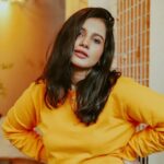 Angana Roy Instagram - Hello Winter! 📸@oindrilabhol 👗@thecoup.in Earrings by @rubibyritika #hellowinter #yellowaesthetic #cafephotography #casualphotoshoot #pastelaesthetic #winterfashion #falloutfit #autumnmood #moodedits #sundaypost #lovefromA Kettleberry CoffeeBreak