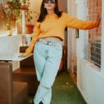 Angana Roy Instagram - It's a little chilly out there. Inframe Diva @anganaroyy Photography & Edit @oindrilabhol #chilly #autumn #thursdaypost #photoshoot #casualwear #cafedecor #igdaily #winters #yellowsweater #sweatshirt #lovefromA Kettleberry CoffeeBreak
