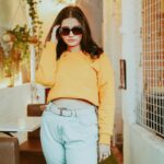 Angana Roy Instagram - It's a little chilly out there. Inframe Diva @anganaroyy Photography & Edit @oindrilabhol #chilly #autumn #thursdaypost #photoshoot #casualwear #cafedecor #igdaily #winters #yellowsweater #sweatshirt #lovefromA Kettleberry CoffeeBreak