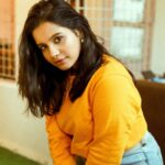 Angana Roy Instagram - Yellow sweatshirts are my thing this fall. 🍁🍂 Thank you @thecoup.in for sending over this yellow sweatshirt. Love it! 💛 Also, thank you @rubibyritika for the cute handbag earrings! ♥️ Clicked by the lovely @oindrilabhol 🥰 #autumncolors #yellow #sweatshirts #sweaterweather #tuesdaypost #fallseason🍁 #winteroutfit #winteriscoming #loveforfashion #cafe #casualwears #lovefromA Kettleberry CoffeeBreak