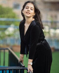 Angana Roy Instagram - A black jumpsuit kinda afternoon. 🖤

Thanks Rupam Chakraborty, @sanj_app for the  award "Most Promising Actor for Srikanto". ✨

Photographed by : @tiyas.pal

@tollytalkskolkata

#blackjumpsuit #blacklove #floatel #thursdaypost
#award #srikanto #rajlokkhi #afternoons #rooftop #sunkissed #photoshoot #watchlover #giordano #anganaroy #lovefromA