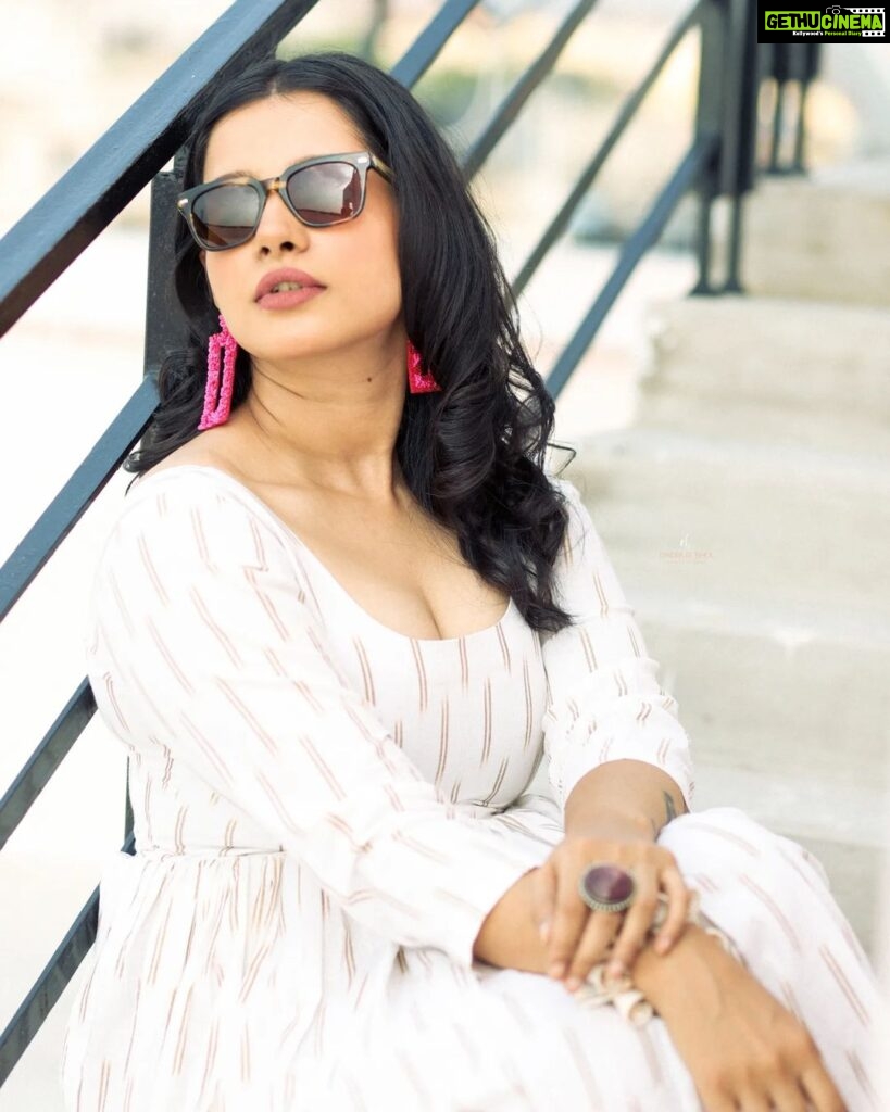 Angana Roy Instagram - 'Shades' of white. Outfit : @the_nud_official 🤍 Earrings : @alittleextra.co.in @shreemabhattacherjee 😘 #sundaypost #designerdress #whitedresses #whitelove #terrace #terracewear #sundaymornings #lookingforward #kolkatagram #igers #shades #sunglasses #anganaroy #lovefromA
