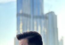 Anil Kapoor Instagram - Portrait Mode On! Back in Dubai for the launch of the New Malabar Gold And Diamonds store! @malabargoldanddiamonds Dubai, United Arab Emirates