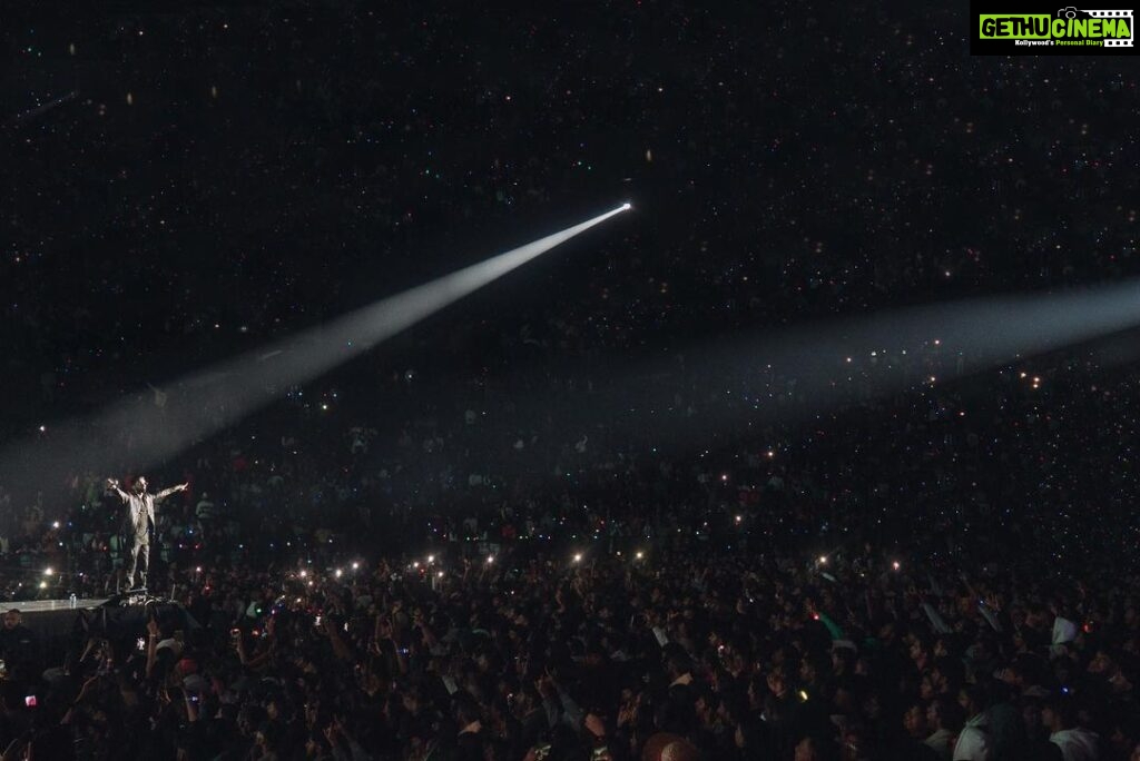 Anirudh Ravichander Instagram - Je t'aime Paris ❤️ What a crazy night 🔥