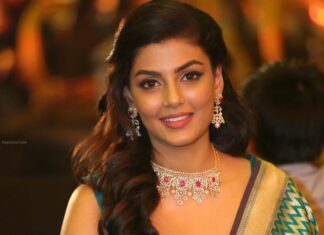 Anisha Ambrose Instagram - Wishing you all a very happy Dussehra ❤️ . . . FOLLOW..@anishaambrose_official . . . #anishadieheardfan #anishaambrose #anishafanpage #anishafanclub #anishaambrose_official #kajalagarwal #samantharuthprabhu #tamannahbhatia #rashikanna #sruthihassan #rakulpreetsingh #tollywoodactress #goodmorning #sunshine #sunburn #summervibes #tollywoodactress #telugucinema #vizag #home #selenagomez #selfie #justinbieber #likeforlikes #followforfollowback #like4likes #likeforlike #follow4followback #followｍe #fanpage