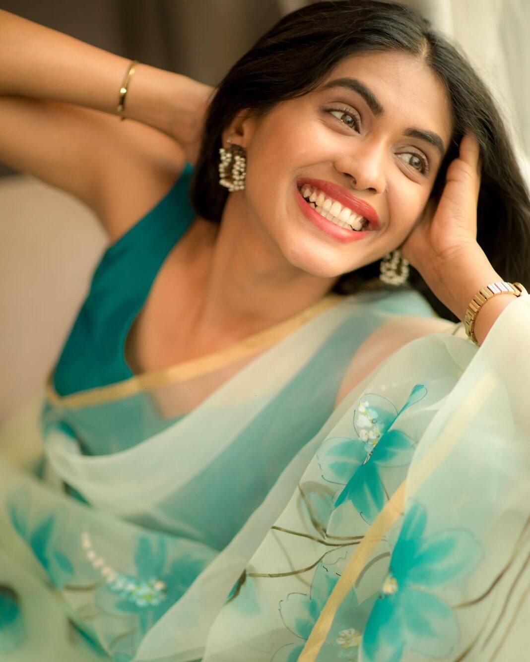Anjali Patil Instagram - To be a woman is to be a river. To be a river is to be in a flow. To be a flow is to be alive. To be alive is to be in love. To be in love is to be a woman. @subikanifabint @camerasenthil