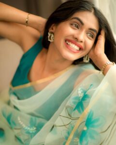 Anjali Patil Instagram - To be a woman is to be a river. To be a river is to be in a flow. To be a flow is to be alive. To be alive is to be in love. To be in love is to be a woman. @subikanifabint @camerasenthil