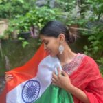 Anjali Patil Instagram - How do you love your nation? How do you show that love? What values do you hold when you say you love your nation? Are they of peace, love and unity? Or are they driven by fear, power, cast and religion? Can we think of this today, tomorrow and maybe every time when you throw a plastic bottle out on road, bully someone because of their cast or religion? Or stay silent witness to violence of inhuman behaviour. So many have paid price for this Independence and now it’s our turn to protect it at all cost! #independencedayindia #freedom #75thindependenceday