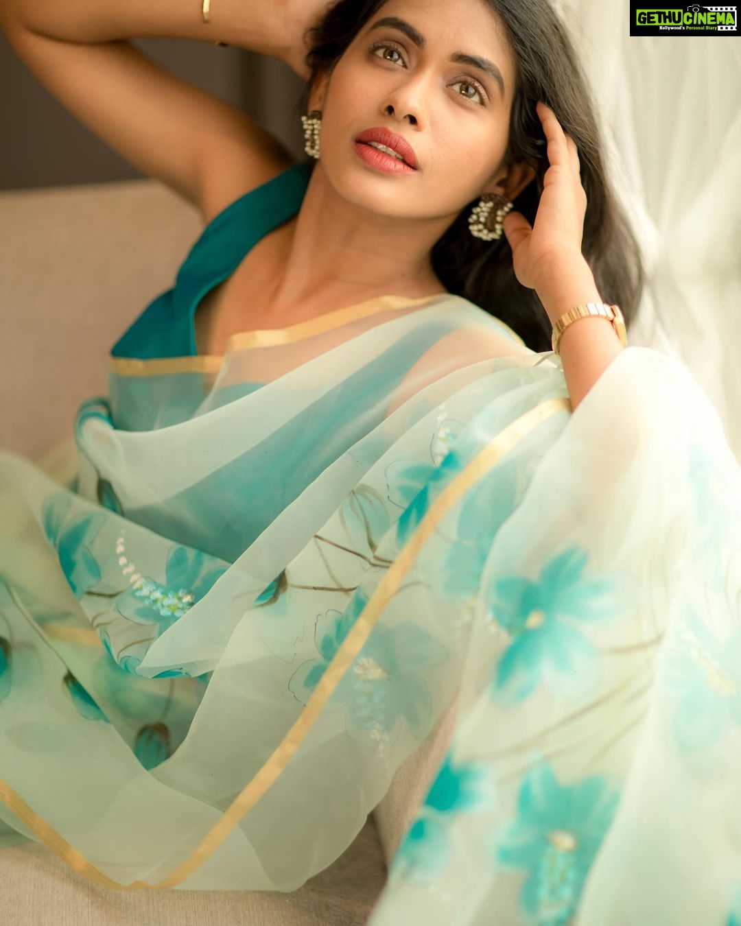 Anjali Patil - 5.6K Likes - To be a woman is to be a river.
To be a river is to be in a flow.
To be a flow is to be alive.
To be alive is to be in love.
To be in love is to be a woman.
@subikanifabint @camerasenthil