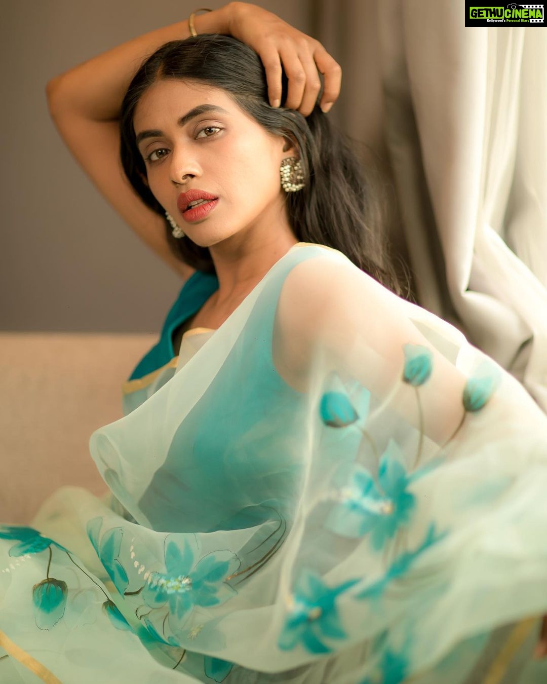 Anjali Patil - 5.6K Likes - To be a woman is to be a river.
To be a river is to be in a flow.
To be a flow is to be alive.
To be alive is to be in love.
To be in love is to be a woman.
@subikanifabint @camerasenthil