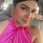 Anjena Kirti Instagram - it’s BLACK and It’s PINK Once THE SUN DOWWWWNNN !!!!#Golden Hour #Sunkissed ☀️💖☀️💖🎉 #CinemaCoffeeKaaram #VijayTV 🔜 #EntertainmentOnTheWay #BlackAnDPInk