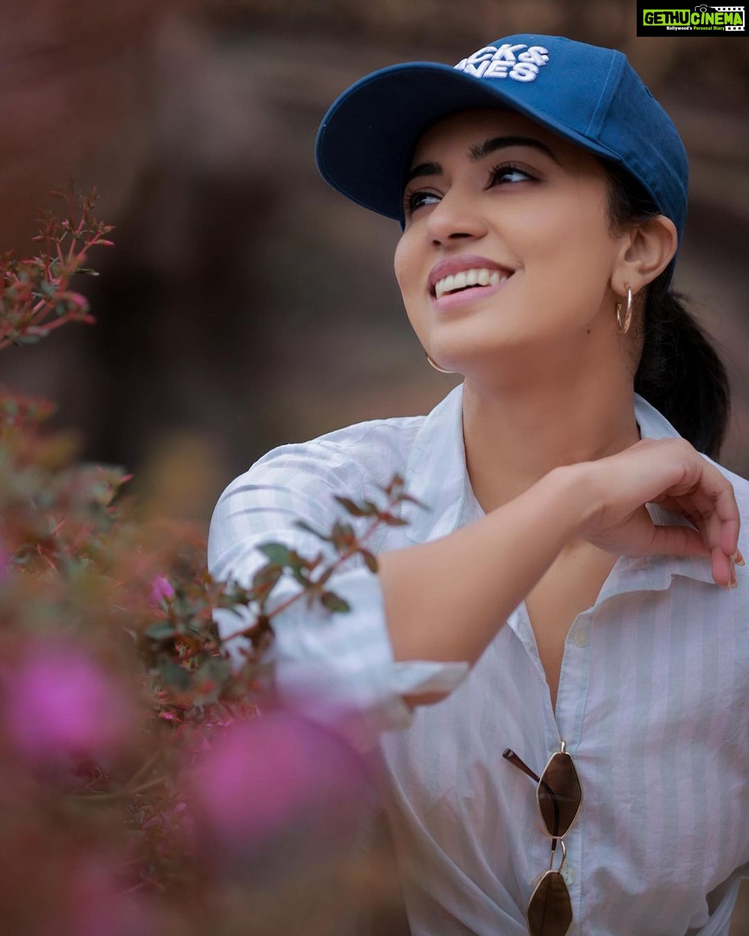 Anju Kurian Instagram - Everyone wants monday motivation and I want Monday vacation 🌸😍🥰. . . . 📸- @abi_fine_shooters 🏨- @chandysdrizzledrops #blossom #daydreamer #vacationmode #hillstation #mondaymood #happyday #blessedlife #ontopoftheworld #traveller #tamilnadu #instagrammer #dailypost #mondaylook #ootd #floweryday #xoxo Theni - தேனி