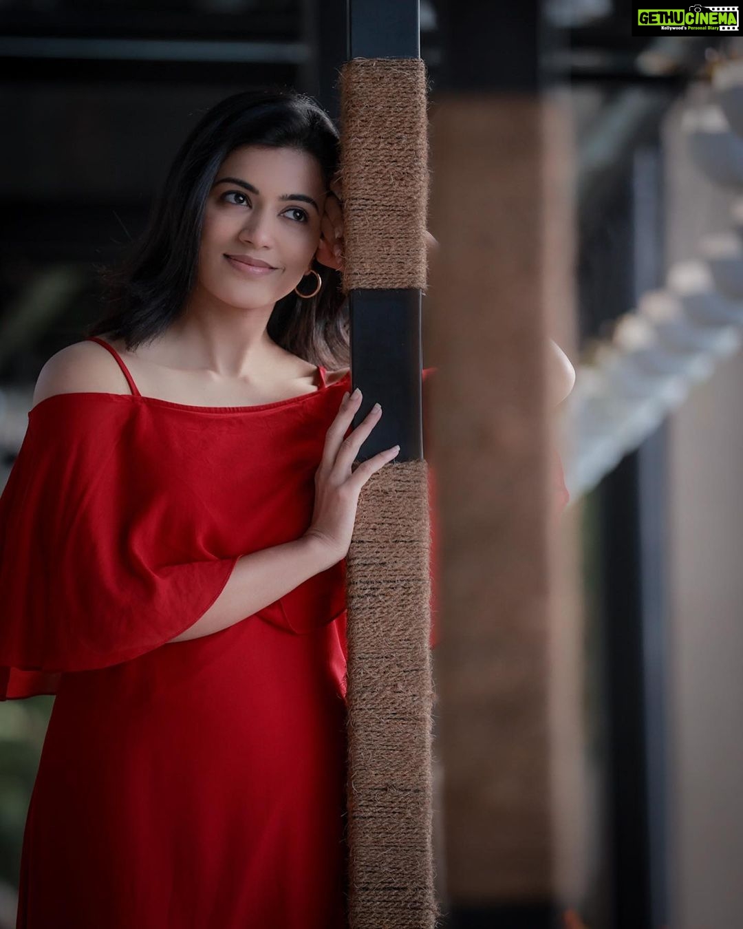 Anju Kurian Instagram - Embracing the good vibes and enjoying every bit of it ❤️❤️❤️. . . . 📸 - @abi_fine_shooters 🏨- @chandysdrizzledrops #inlove #happinessisachoice #saturdaymood #vibepositiva #goodthought #ootd #inthemoment #spreadlove #soulawakening #instaphoto #carousel #winteriscoming #fallwinter #staycation #photoshoot #workmode #blessedlife Theni