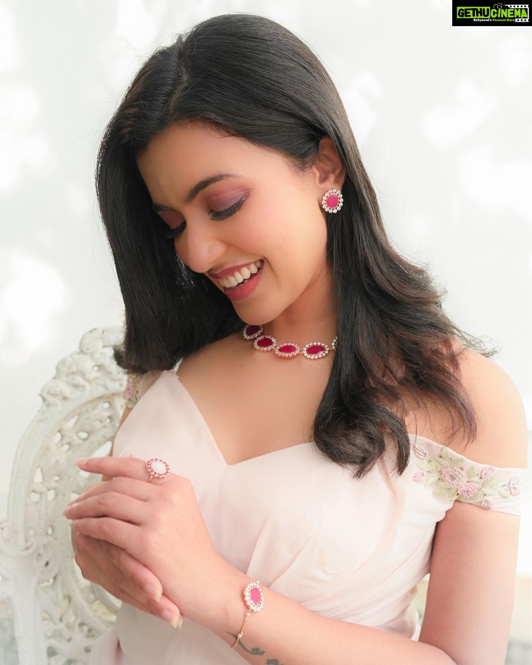 Anju Kurian Instagram - Since a smile is a decision, why not make the choice? π₯°π₯°π₯° If you wish to clear away the clouds of your thoughts, simply keep your mind in the present. The clouds of thought linger only in the past or the future. Bring your mind to the present and your thoughts will rest π«Άπ€. Have a beautiful smiling day ππ₯°! . . . . Jewellery : @almacarinofinejewellery Costume : @nyrah_couture Coordination : @claire.prime Photography: @manekha_ Make up : @m2_makeover_ Location : @nihararesorts #mondaymood #keepsmiling #beautiful_world #happystateofmind #gooddays #photoshoot #portraits #jewellery #keralagram #instafashion #dailythoughts #thoughtoftheday #stayblessed #loveyouall Ernakulam,Kochi