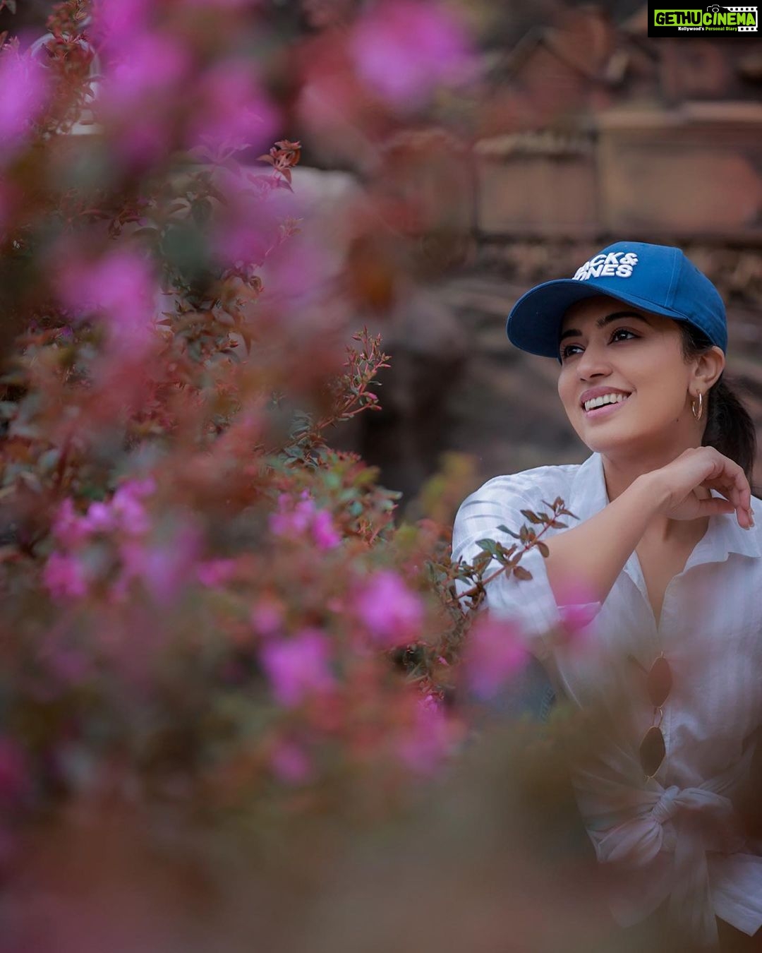 Anju Kurian Instagram - Everyone wants monday motivation and I want Monday vacation 🌸😍🥰. . . . 📸- @abi_fine_shooters 🏨- @chandysdrizzledrops #blossom #daydreamer #vacationmode #hillstation #mondaymood #happyday #blessedlife #ontopoftheworld #traveller #tamilnadu #instagrammer #dailypost #mondaylook #ootd #floweryday #xoxo Theni - தேனி