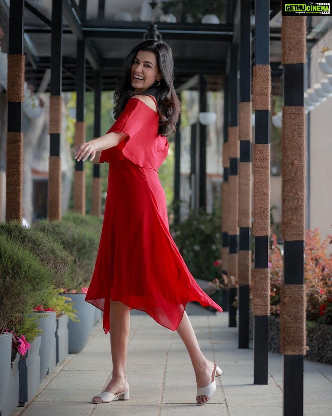 Anju Kurian Instagram - Embracing the good vibes and enjoying every bit of it ❤️❤️❤️. . . . 📸 - @abi_fine_shooters 🏨- @chandysdrizzledrops #inlove #happinessisachoice #saturdaymood #vibepositiva #goodthought #ootd #inthemoment #spreadlove #soulawakening #instaphoto #carousel #winteriscoming #fallwinter #staycation #photoshoot #workmode #blessedlife Theni