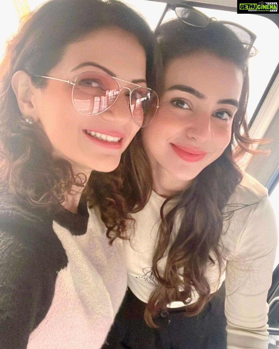 Ankitta Sharma Instagram - Words are not enough to explain some bonds.. A ‘yaari’ so close to my heart! Happy Birthday @prachee_shah_paandya ♥️