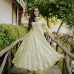 Ankitta Sharma Instagram - पीली धूप पहन के तुम, देखो बाग़ में मत जाना.. 🍃 Outfit: @bunaai 📸: @its_rachit_photography