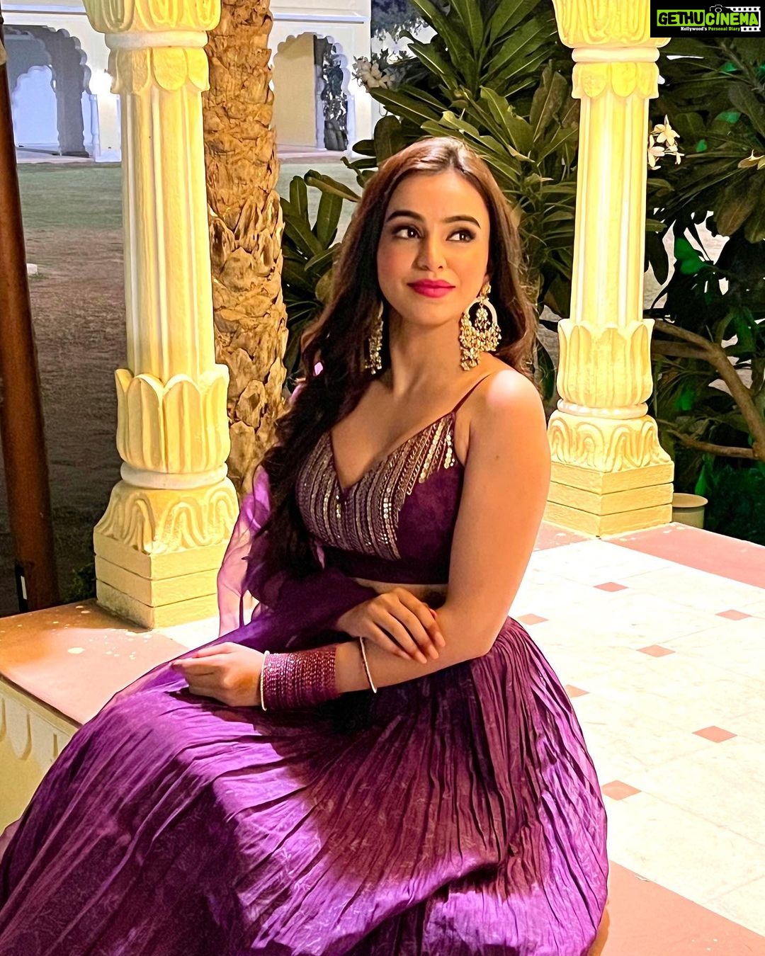 Ankitta Sharma Instagram - ๐๐ข๐ช๐ฏ ๐ท๐ฆ๐ฌ๐ฉ๐ฆ๐บ๐ข ๐ฃ๐ข๐ฅ๐ข, ๐ฏ๐ข ๐ฐ๐ฉ ๐ญ๐ข๐ฌ๐ฉ๐ข๐ข๐ฏ ๐ท๐ช๐ค๐ฉ๐ฐ๐ฏ ๐ข๐ข๐ท๐ฆ ๐ฎ๐ข๐ช๐ฏ๐ถ.. ๐ Outfit by @devnaagri Jewellery by @aquamarine_jewellery Styled by @shrushti_216 R Chandra's Palace