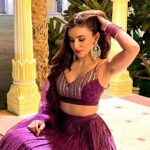 Ankitta Sharma Instagram - 𝘔𝘢𝘪𝘯 𝘷𝘦𝘬𝘩𝘦𝘺𝘢 𝘣𝘢𝘥𝘢, 𝘯𝘢 𝘰𝘩 𝘭𝘢𝘬𝘩𝘢𝘢𝘯 𝘷𝘪𝘤𝘩𝘰𝘯 𝘢𝘢𝘷𝘦 𝘮𝘢𝘪𝘯𝘶.. 💜 Outfit by @devnaagri Jewellery by @aquamarine_jewellery Styled by @shrushti_216 R Chandra's Palace